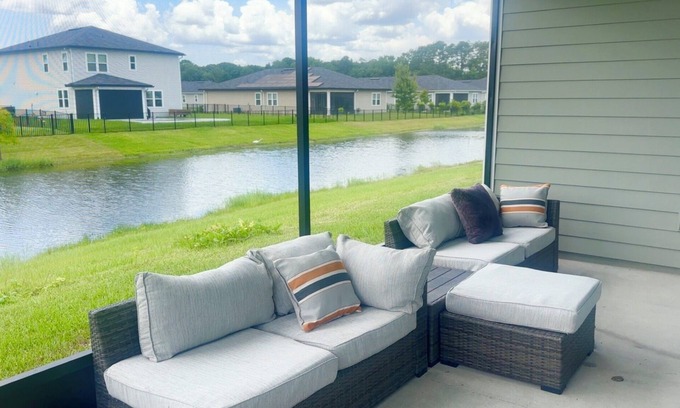 Northside Casa | Secure and Charming 3-bedroom house with AC, WiFi near Jacksonville airport