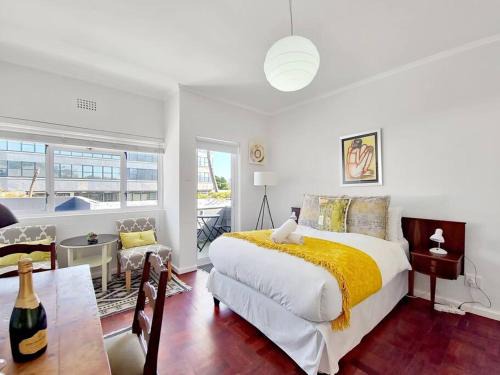 Three Anchor Bay Apartamento | Secure, Close to Beaches, Promenade & Free Wi-Fi!