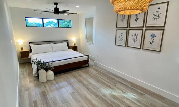 Houston Casa | Secure Cozy Tiny Home Central Houston