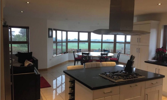 Lisburn Casa | Secure detached country living, large enclosed garden, pet friendly, pool table