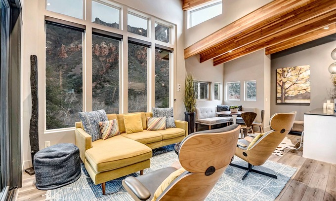 Sedona Casa | Sedona Canyon Terrace modern mountain home tucked away in canyon+Chef's Kitchen+deck & views!