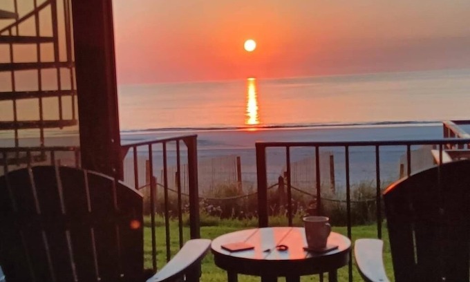 Sawgrass Condominio | See, smell, hear, and feel the ocean in your backyard, just 10 steps away! 🌺