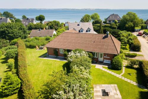 Bockholm Casa | Seeblick II - gemütliche 60qm - ganzes Haus - 50m zum Naturstrand - mit Terrasse und großem Garten