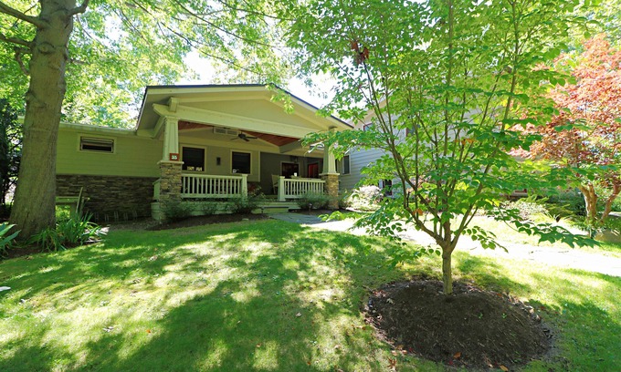 Chautauqua Casa | Seeds of Paradise: A year-round haven a mere stone's throw away from the iconic Thunder Bridge.