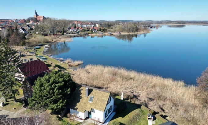 Sternberg Casa | Seerose - Relax in the idyllic vacation home Seerose am See!