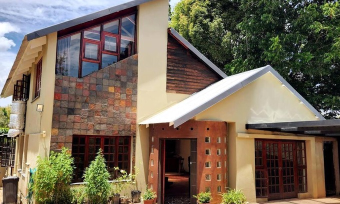 Greater Johannesburg Metropolitan Area Chalet De Esquí | Seira Sol on 5th