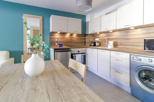 La Faviere Apartamento | SELECT'soHOME - Joli appartement pour 4 personnes au cœur de La Favière ! - Résidence neuve avec piscine et parking privé - ILOA-C01