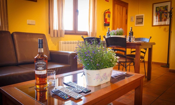 Paredes de Buitrago Chalet De Esquí | La casa Luna mantiene el calor en invierno y se conserva fresca en verano.