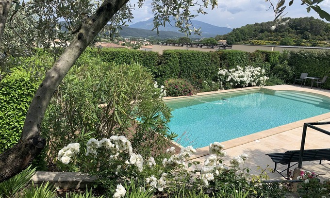 Vaison-la-Romaine Villa | encantadora villa con piscina climatizada en un entorno arbolado y florido