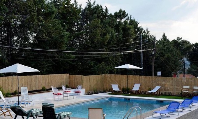Robledo de Chavela Chalet De Esquí | Alojamiento rural con piscina privada, sala de juegos y barbacoa