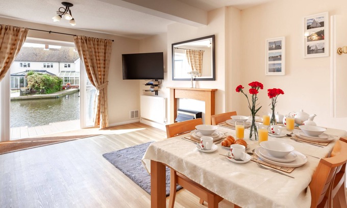 Hoveton Cabaña | Self Catering 2 dormitorios señuelo Kingfisher en Wroxham, Norfolk, Norfolk Broads, Inglaterra