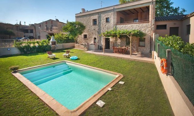 Ordis Cabaña | Casa rural con piscina privada, BBQ, futbolín y chimenea en Alt Empordà