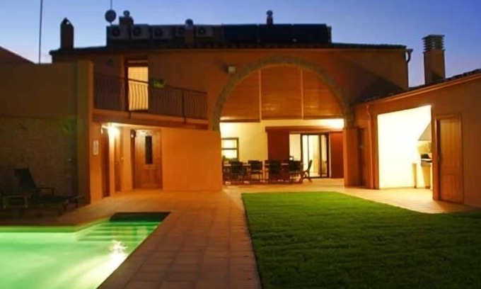 Vilamacolum Cabaña | Casa rural para 14 personas con wifi gratis, BBQ a 18km de Figueras