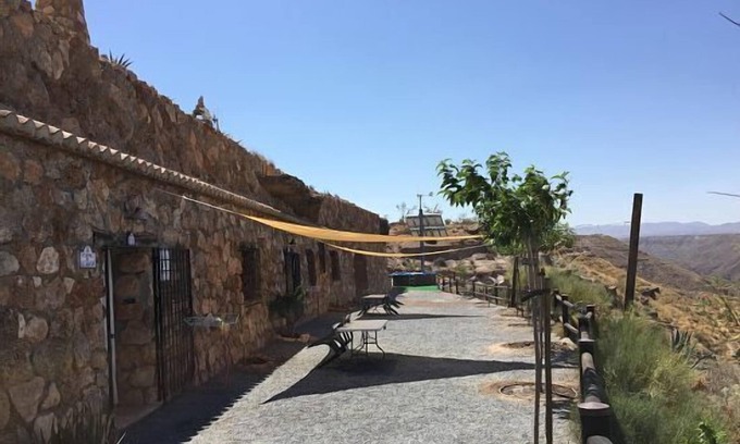 Gorafe Cabaña | Cueva el Alcaraván de 2 a 5 personas ( Alquiler integro )
