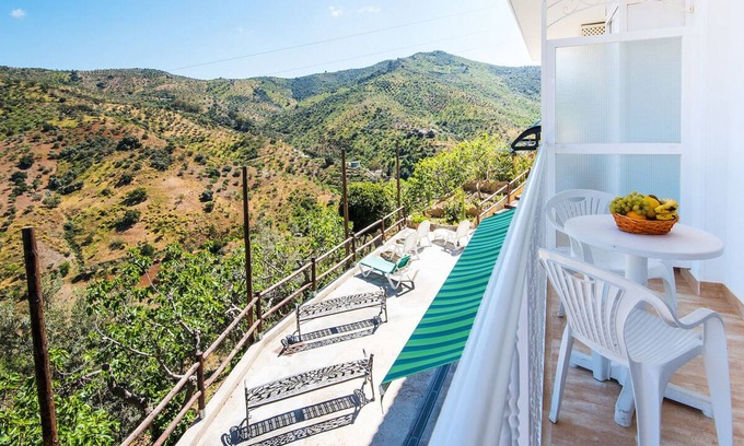 Totalan Cabaña | Escapada parejas con sesiones relax privadas incluidas con Jacuzzi-Spa y sauna.