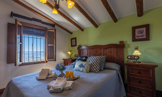 Rute Cabaña | Casa de campo, gran piscina, buenas vistas a Iznajar y a la montaña, jacuzzi opc