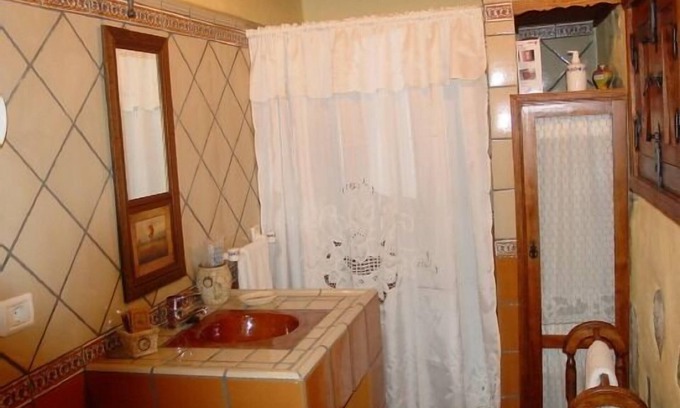 Barranco del Pinar Cabaña | Casa rural con wifi gratis, TV satélite, piscina compartida y parking.