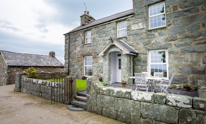Dyffryn Ardudwy Cabaña | Self Catering Accommodation on a Working Farm | Faeldre