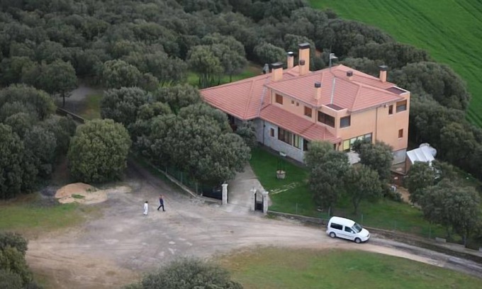 Cogollos Cabaña | Casa rural en Cogollos para 16 personas, chimenea, BBQ, futbolín, 15km de Burgos