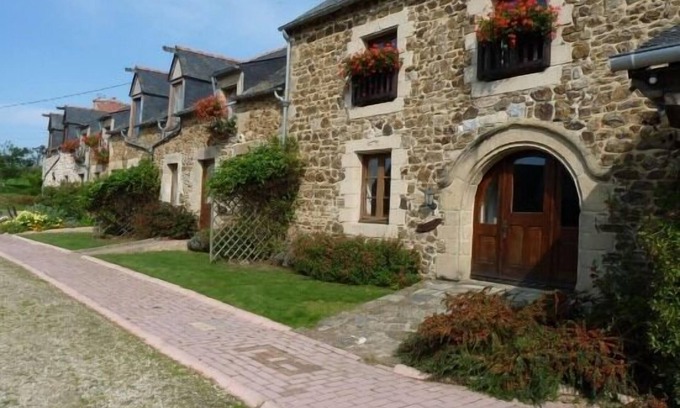 Corseul Cabaña | Casa rural (alquiler íntegro) La Julerie para 8 personas