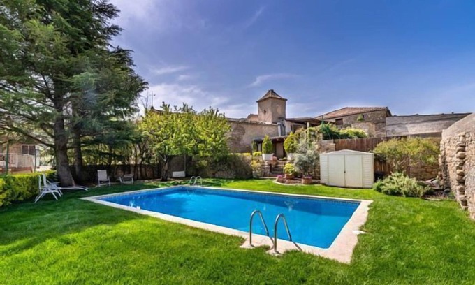 Pirineos catalanes Cabaña | Casa con Piscina 1 hora de Barcelona. Alquiler integro.