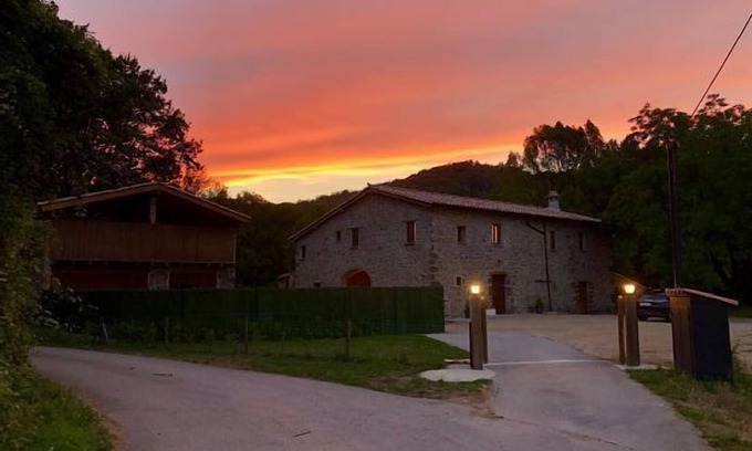 Olot Cabaña | Casa rural (alquiler íntegro) Mas Tossols para 9 personas