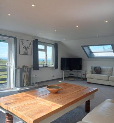 Gairloch Apartamento | Self Catering Spacious open plan 3 bed apartment with sea views