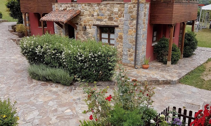 Quiros Cabaña | Casa rural Valle de Bueida El Grillo con hidromasaje para 4/6 personas