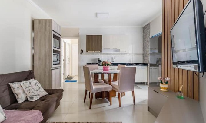 Ingleses Centro Apartamento | Self Check-in Wi-fi , 2 Garagens, Home-Officce, Ar Quente e Frio