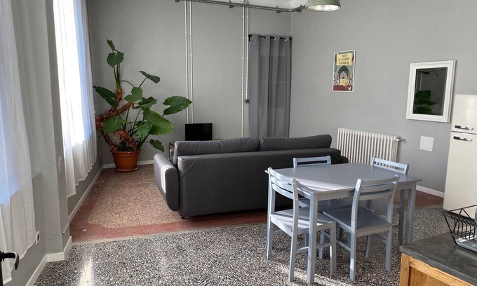 Saint-Andre-de-Sangonis Apartamento | Self-contained apartment in village house