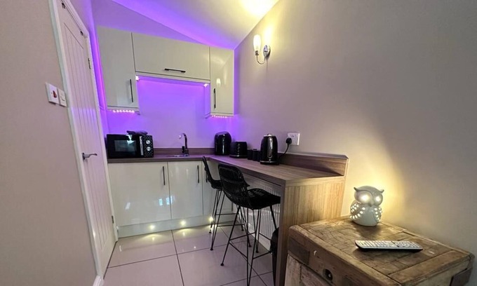 Northenden Apartamento | self contained annex in quiet Northenden location 6 mins from Manchester airport
