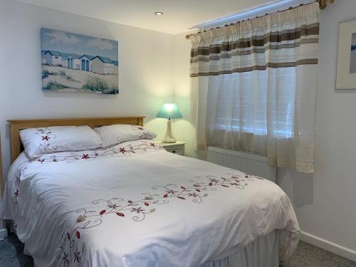 Southbourne Apartamento | Self contained annex with bedroom bathroom sitting room and kitchenette