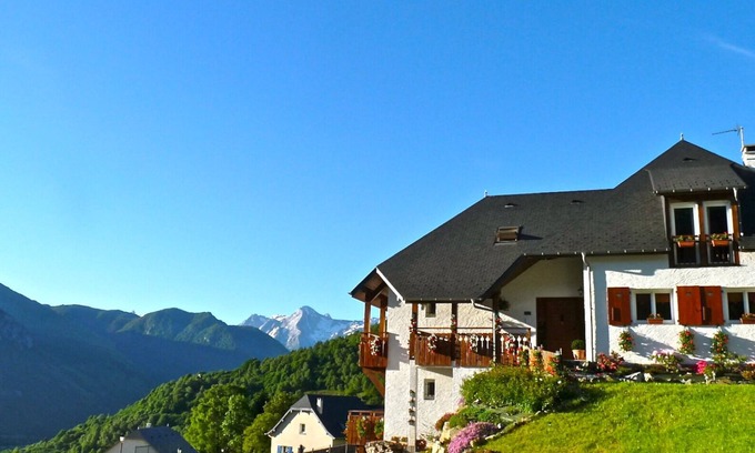 Bilheres Apartamento | Self-contained apartment in architect-designed house, panoramic mountain view