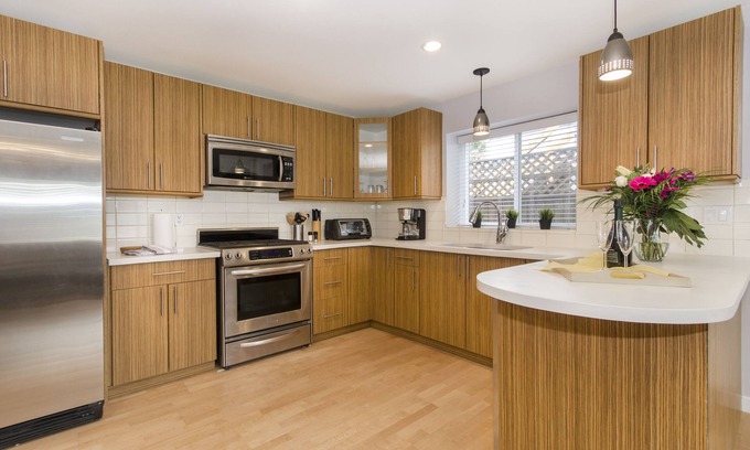 Port Coquitlam Casa | Autónoma hermosa suite de 2 dormitorios / 2 baños en Port Coquitlam