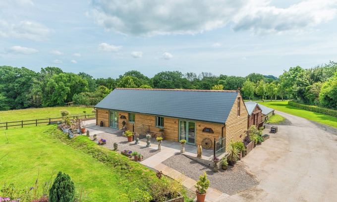 Cowbridge Cabaña | Self-contained cosy one bedroom holiday barn