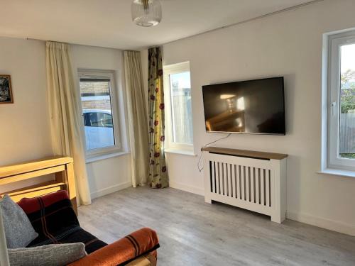 Corstorphine Apartamento | Self-contained ground level cottage with hill view