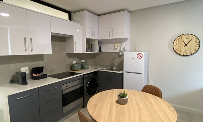 Summerstrand Apartamento | Selfcatering apartment in Summerstrand featuring luxury amenities & free parking