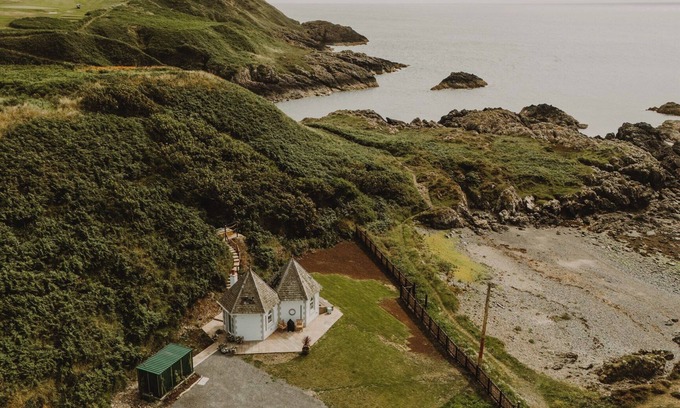 Portpatrick Cabaña | Selkie’s Haven: Beachfront Ultra Lux Paradise