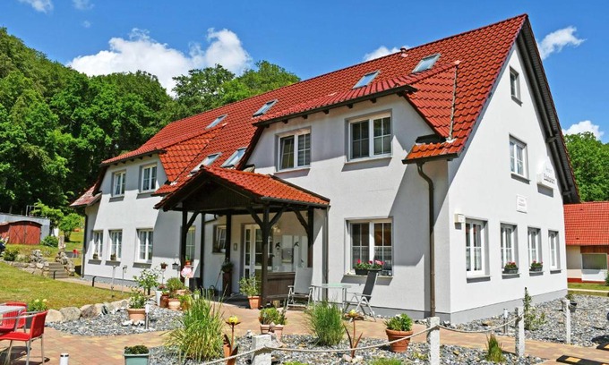 Sellin Hotel | Selliner Pension am Waldrand