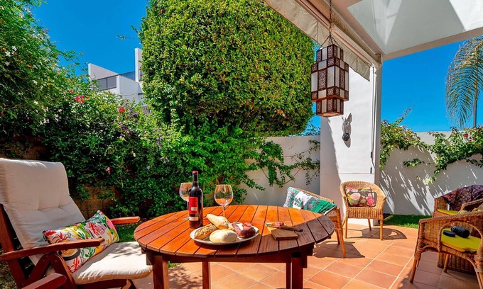Conil de la Frontera Cabaña | Acogedora casa con plaza de garage , en zona residencial con piscina compartida