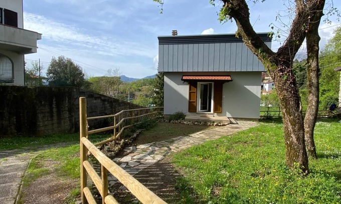 Massa Casa | Semi-detached house with garden for families, between the sea and the Apuan Alps