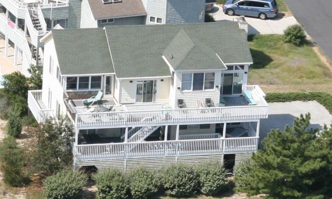 Corolla Light Casa | Semi-Oceanfront, Community Pool, Hot Tub, 132, Sundance