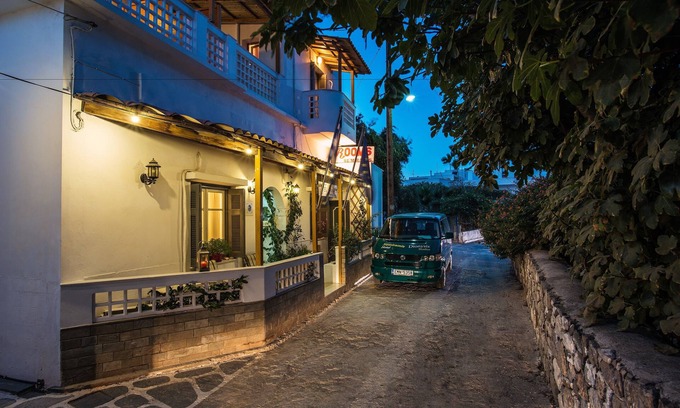 Adamas Hotel | Semiramis Guesthouse