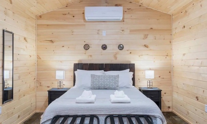 Geneva Cabina | Seneca Hideaway/Sunken Vessel/Hot Tub