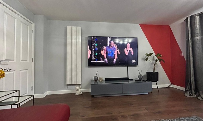 Greenhithe Casa | Sensational 3-bed Home Away From Home Near Greenhithe Station and Bluewater