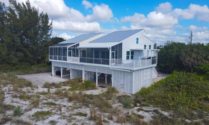 Palm Island Casa | Sensational 3 bedroom home on the beach!