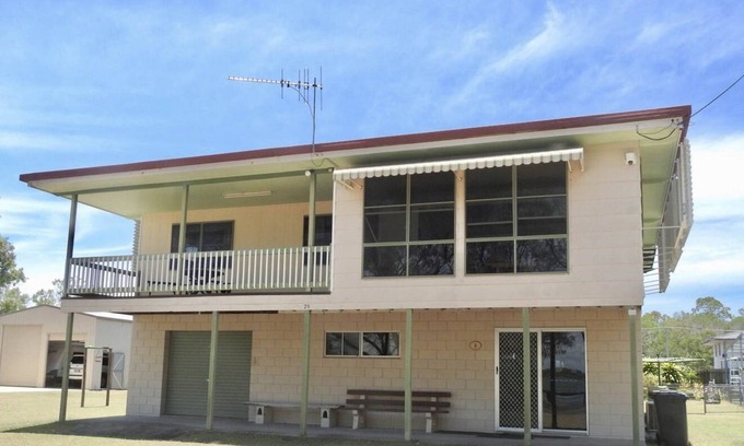Woodgate Casa | Sensational Water Views - Awesome Location @ Walkers Point