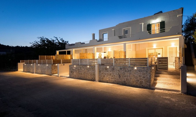 Dassia Apartamento | Senses Suite Tria: Apartamento de lujo reformado en Corfú