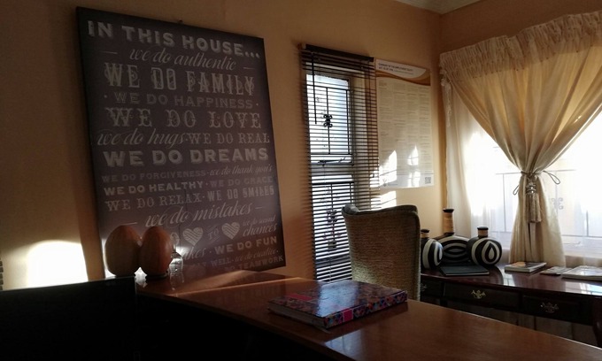 Mmabatho Casa | Sentlhaga Guest House