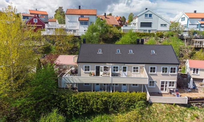 Arendal Casa | Sentralt rekkehus med solrik veranda!